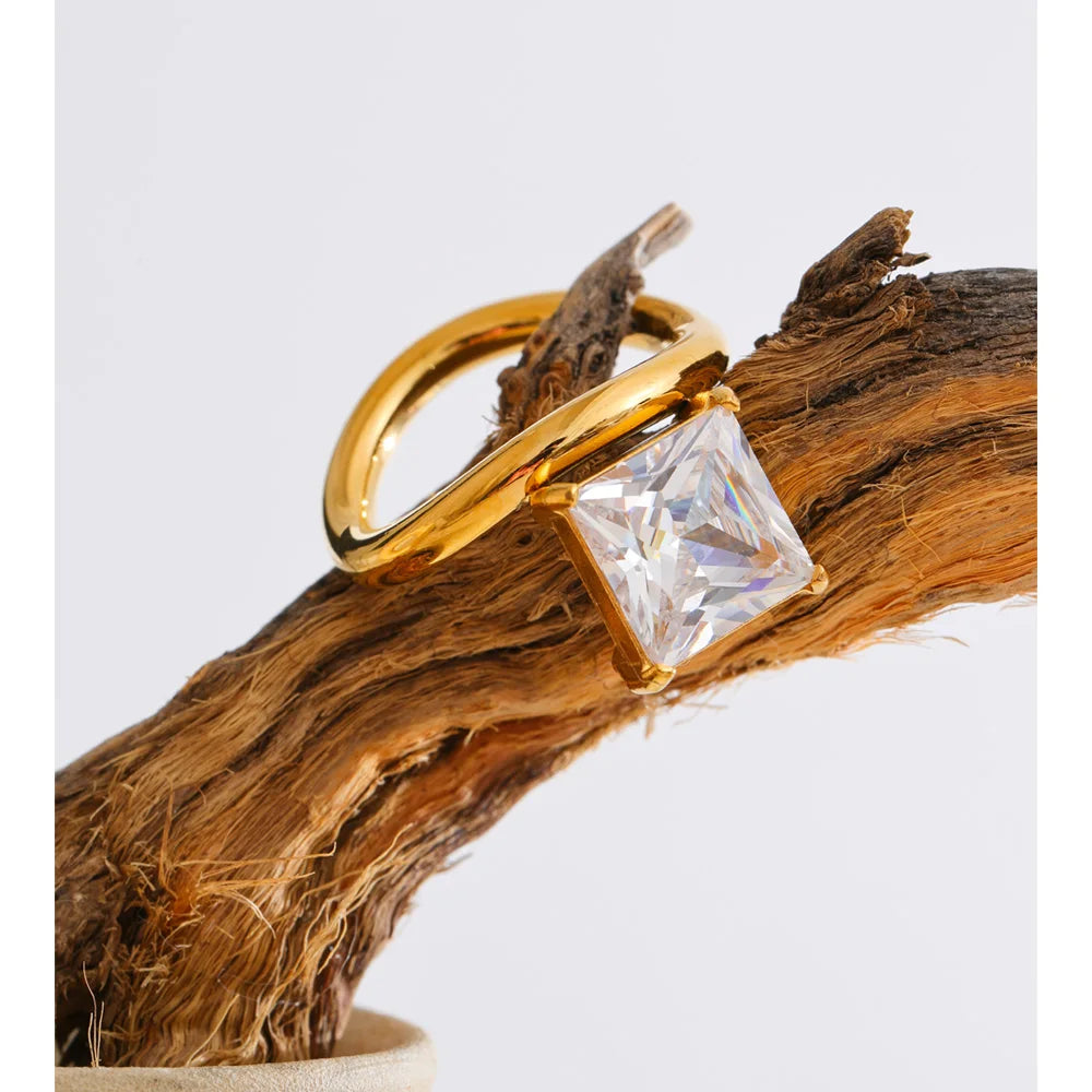 Delicate Shiny Cubic Zirconia Square Ring EMVE Jewels