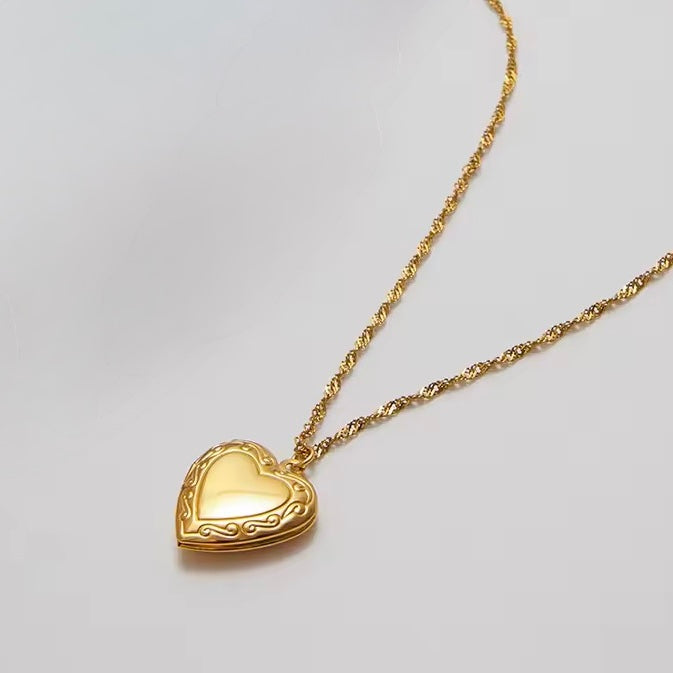 Simple Locket Necklace EMVE Jewels