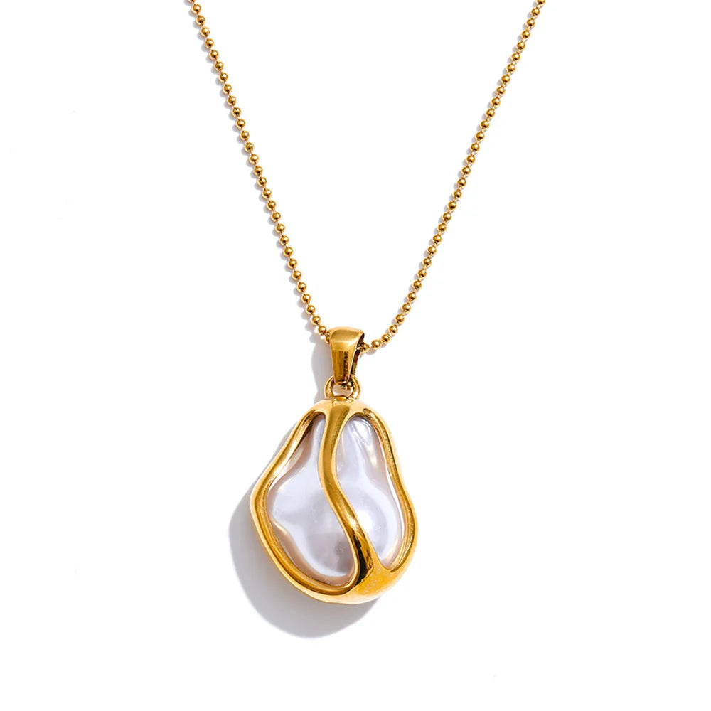 Baroque Simulated Pearls Pendant Necklace EMVE Jewels