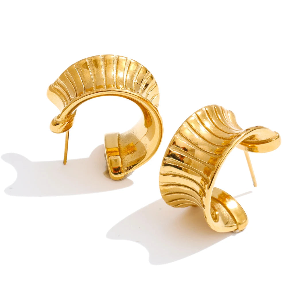 Striped C-Shape Huggie Earrings in 18K Gold EMVE Jewels