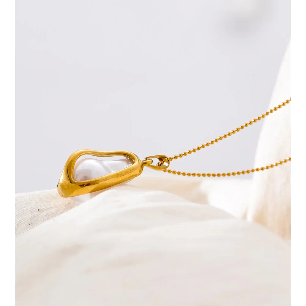 Baroque Simulated Pearls Pendant Necklace EMVE Jewels