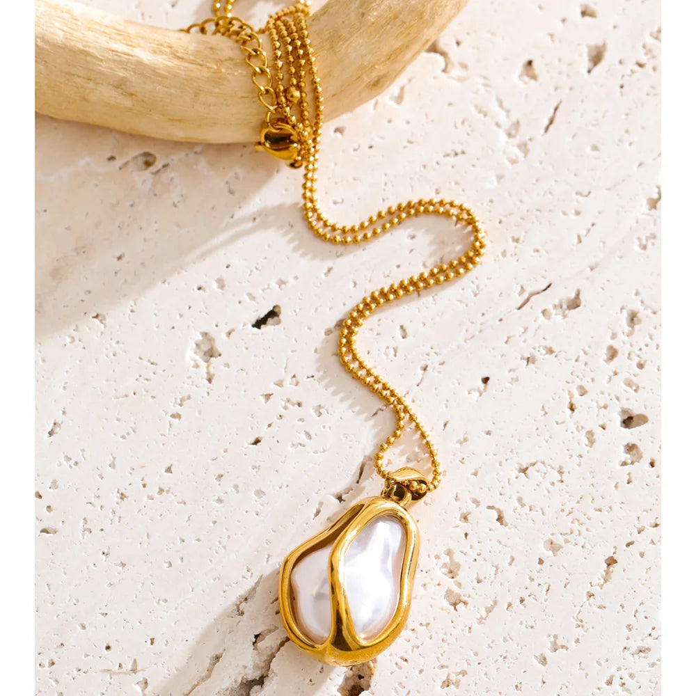 Baroque Simulated Pearls Pendant Necklace EMVE Jewels