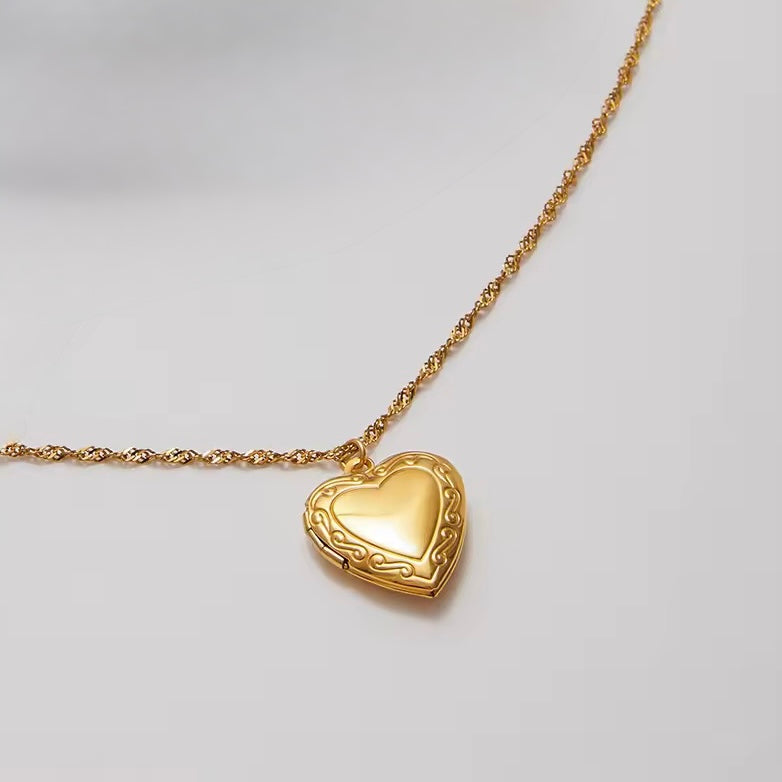 Simple Locket Necklace EMVE Jewels