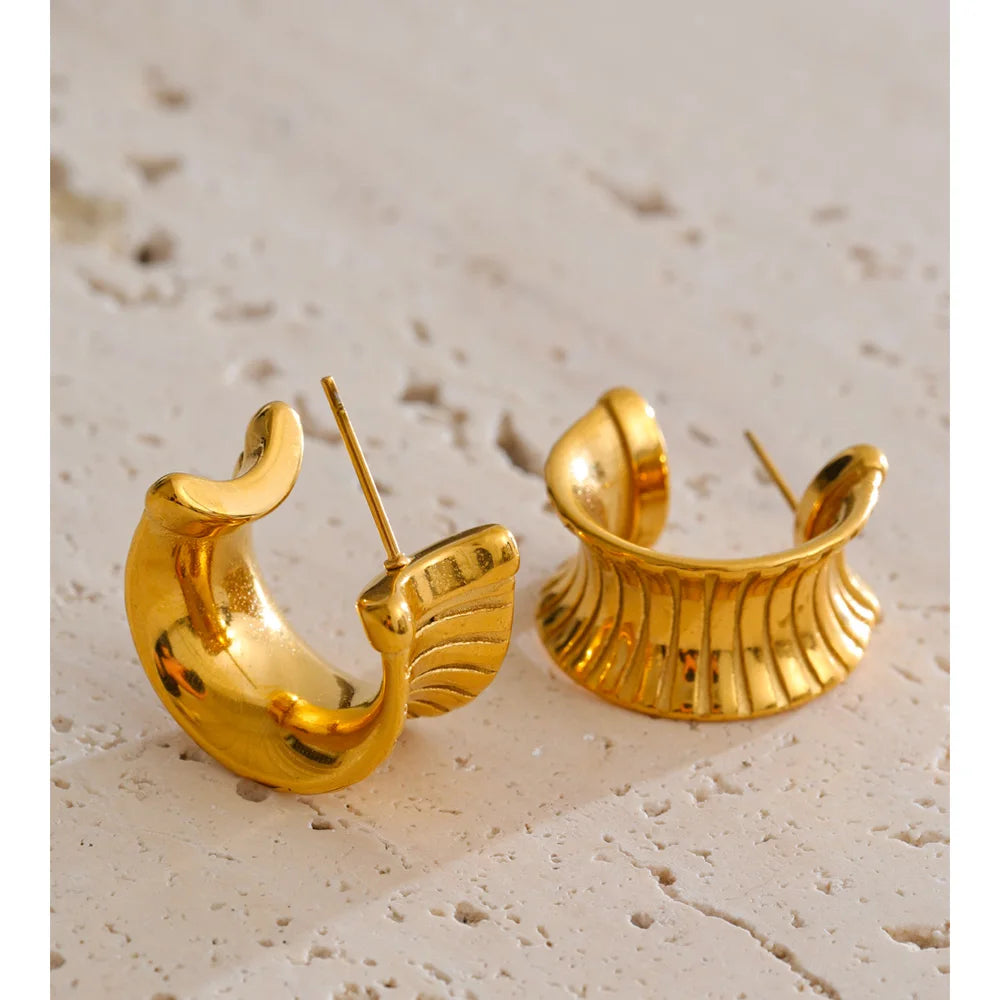 Striped C-Shape Huggie Earrings in 18K Gold EMVE Jewels