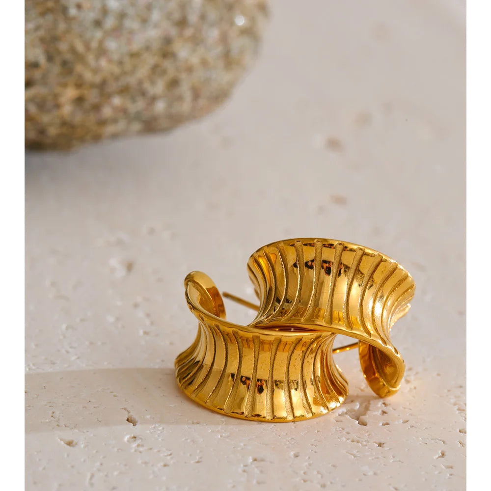 Striped C-Shape Huggie Earrings in 18K Gold EMVE Jewels